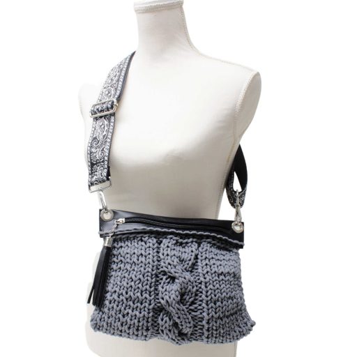 DIY kit for crochet or knitting a zipper bag, red